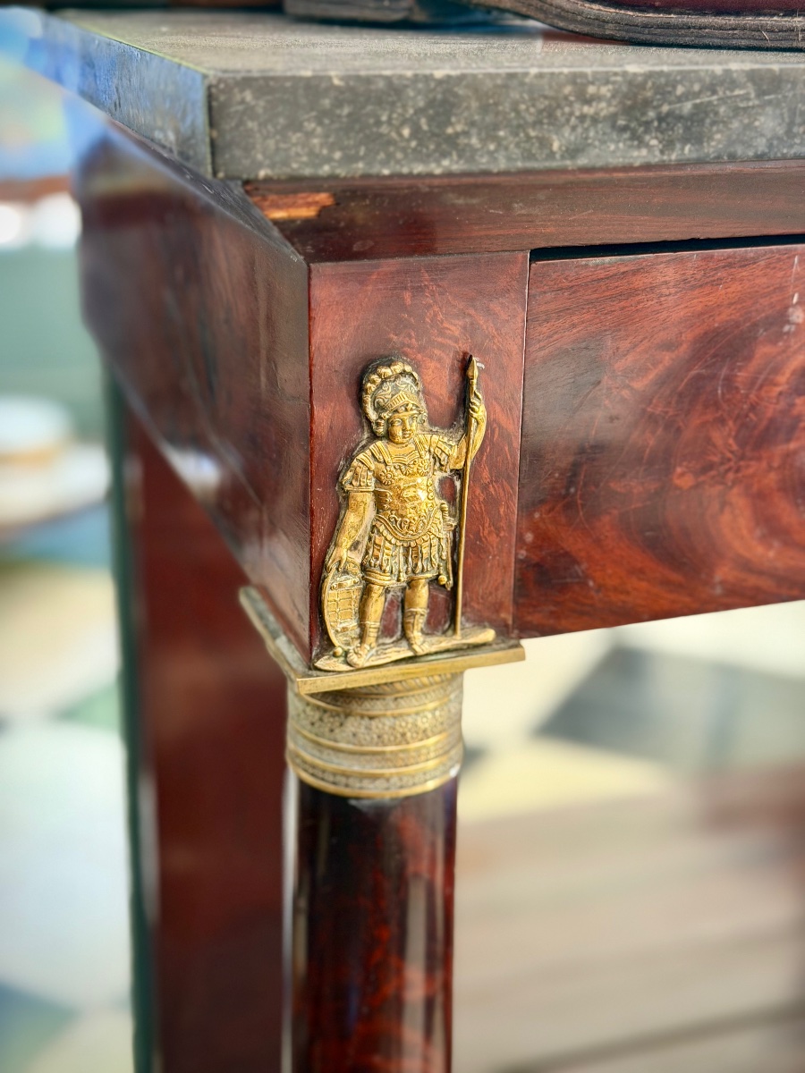Console d’époque Empire en acajou, bronzes dorés aux guerriers et marbre gris – début XIXe-photo-3