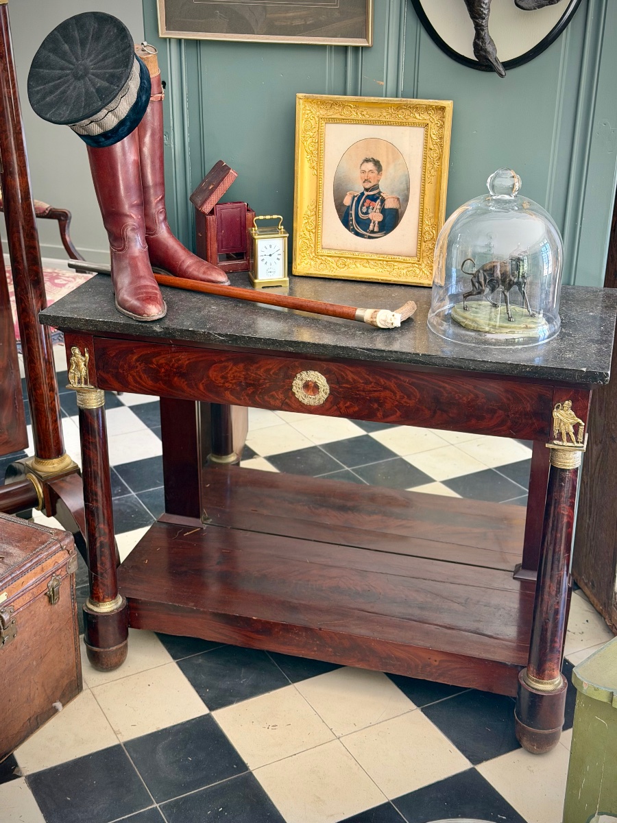Console d’époque Empire en acajou, bronzes dorés aux guerriers et marbre gris – début XIXe