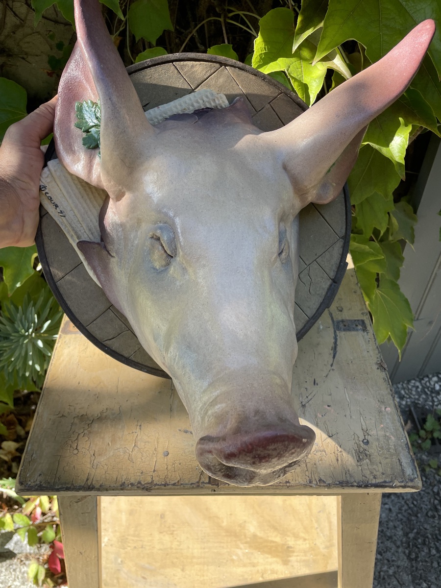 Exceptional Trompe-l’œil Sculpture – Pig’s Head On A Chopping Block – -photo-3
