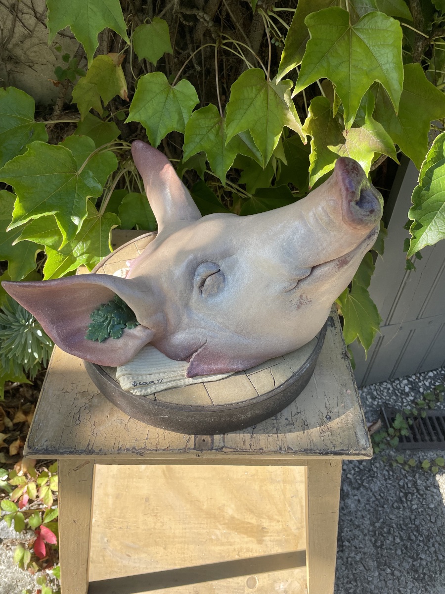 Exceptional Trompe-l’œil Sculpture – Pig’s Head On A Chopping Block – 