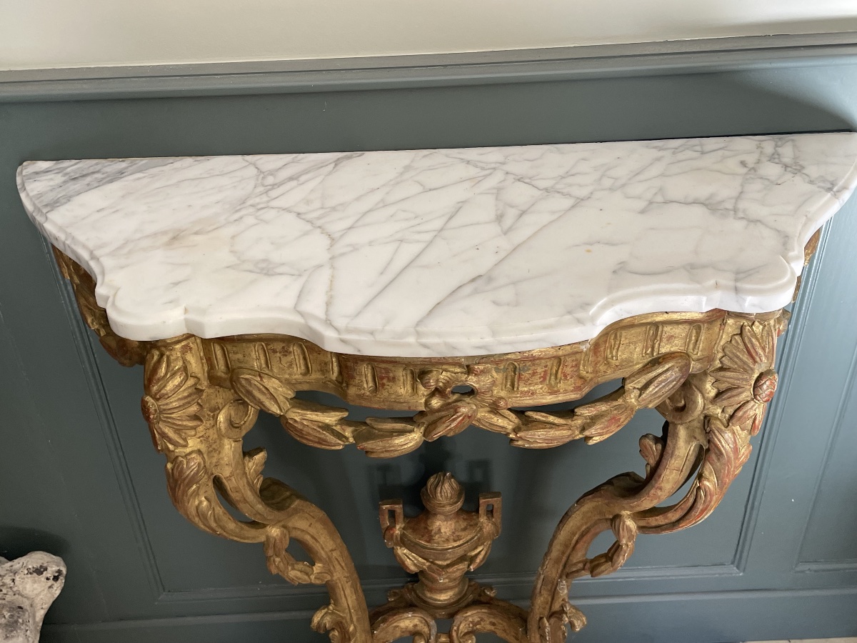 Petite console d’entre-deux en bois sculpté et doré -photo-2