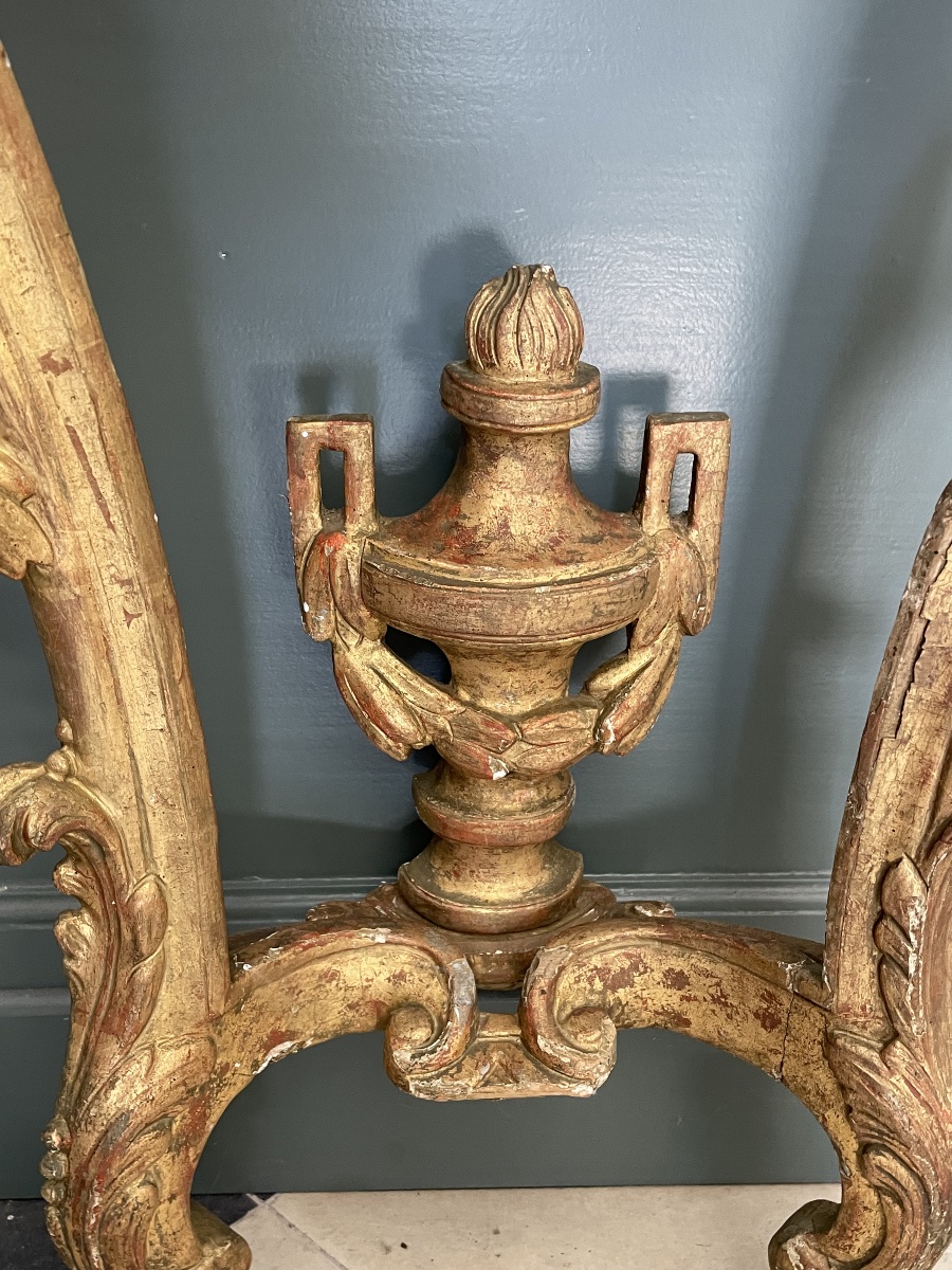 Petite console d’entre-deux en bois sculpté et doré -photo-3