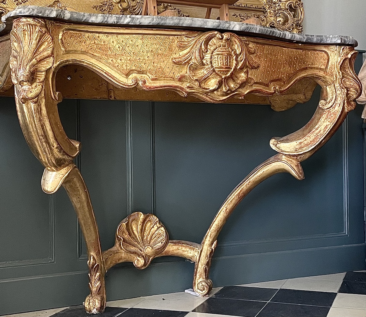 Importante console provençale en bois sculpté et doré -photo-1