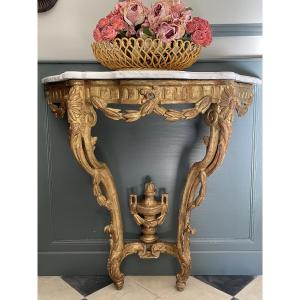 Petite console d’entre-deux en bois sculpté et doré