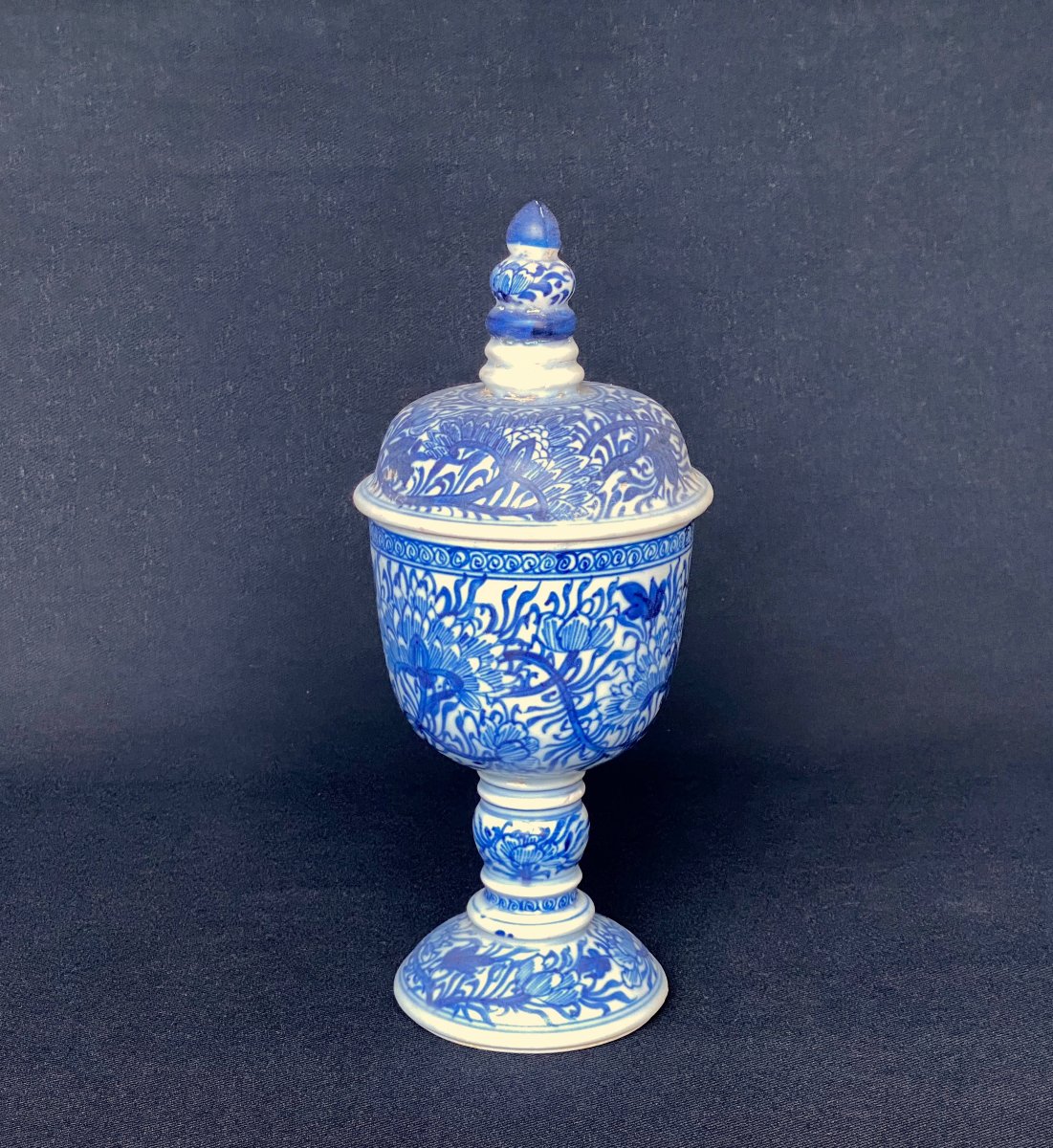 Pot couvert en porcelaine blanc-bleu de l'épave chinoise de Vung Tau (époque Kangxi)-photo-1