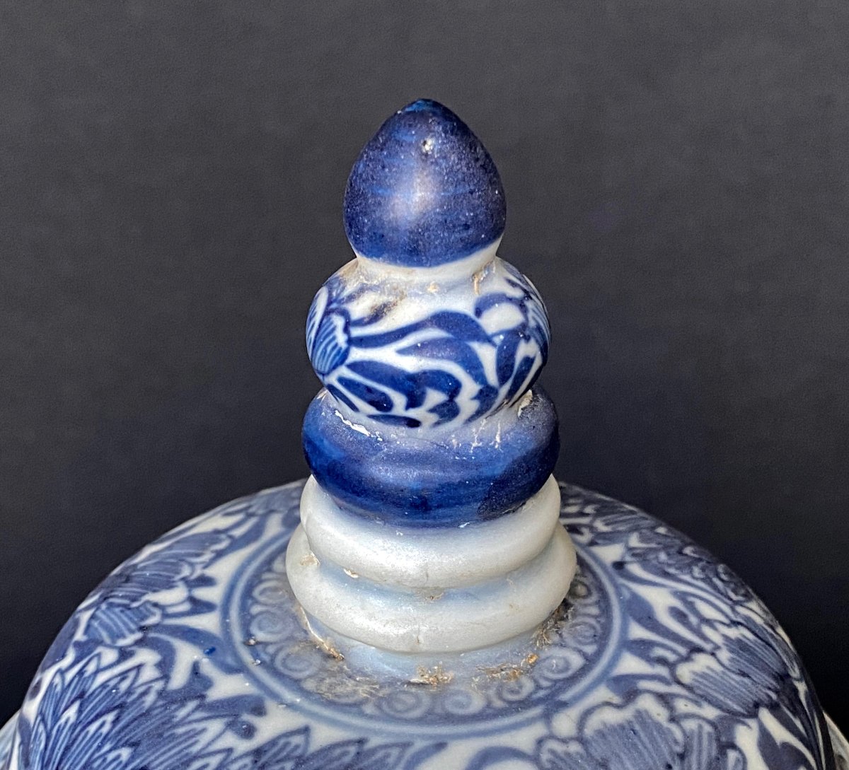 Pot couvert en porcelaine blanc-bleu de l'épave chinoise de Vung Tau (époque Kangxi)-photo-3