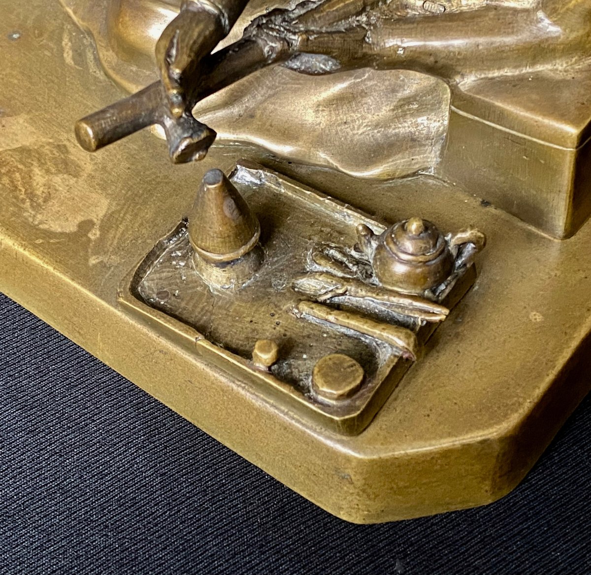 Bronze Opium Smoker-photo-2
