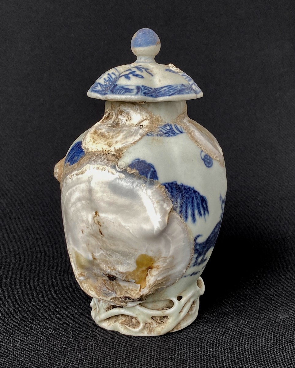 "tea-caddy" From The Shipwreck Off Ca Mau Dated From The Yongzheng Period (c. 1725). Uncleaned