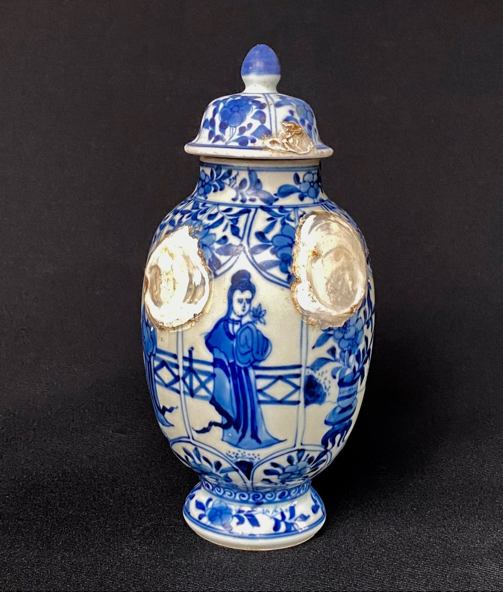 Covered Vase Long Eliza From The Vung Tau Wreck (c. 1690, Kangxi Period)