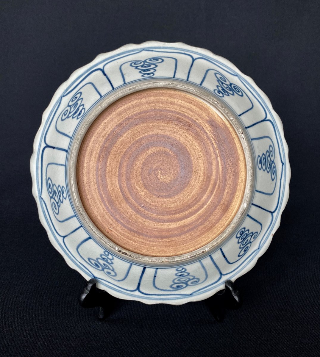 Plat provenant de l’épave de Hoi An (XVe siècle)-photo-4