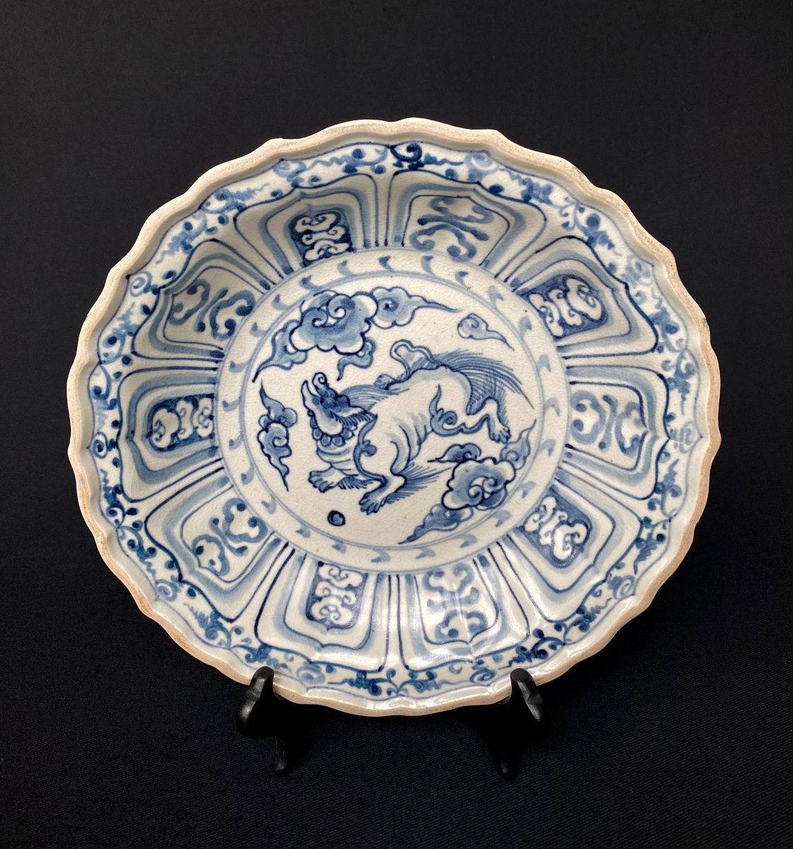 Plat provenant de l’épave de Hoi An (XVe siècle)