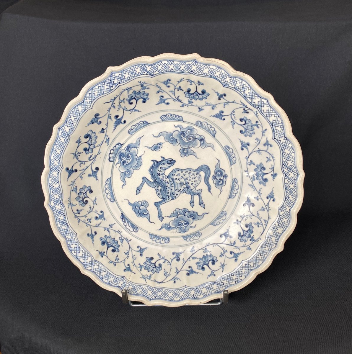 Large Vietnamese Porcelain Charger From A Shipwreck Off The Coast Of Hoi An (15th Century)