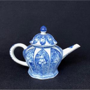 Théière au décor de lotus provenant de l'épave de Ca Mau (c. 1725) #2