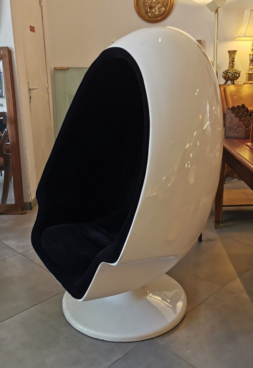 Fauteuil Egg Chair By Lee West.
