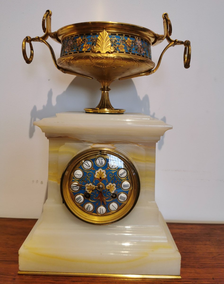 Pendule Bronze émaillé Et Onyx Signée Barbedienne, Deuxième Moitié du XIXème.