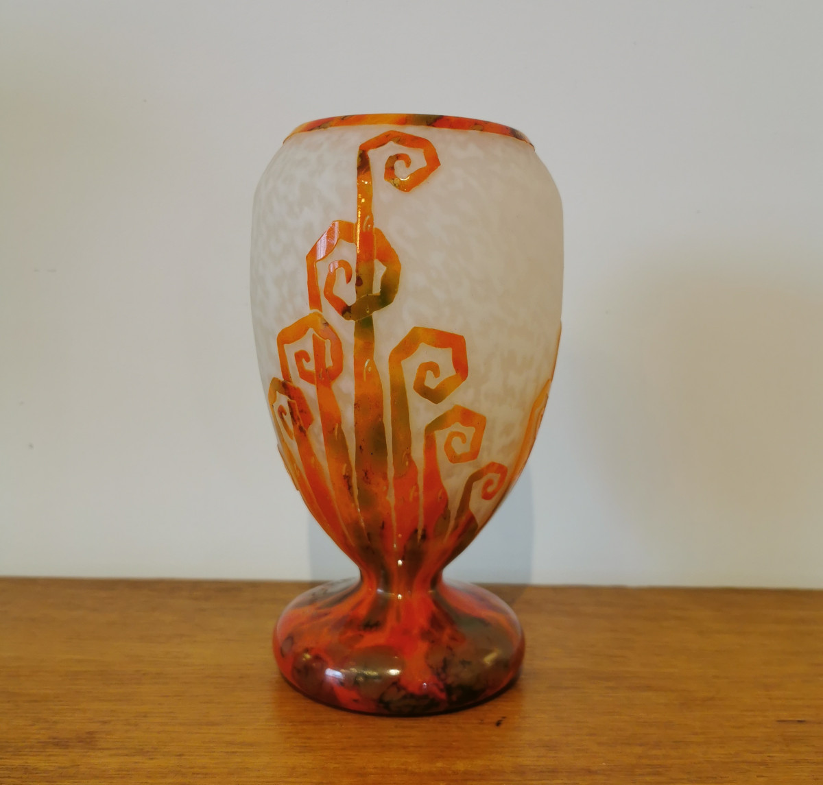 Schneider Le Verre Français Vase, "fern" Model, Art Deco Period 