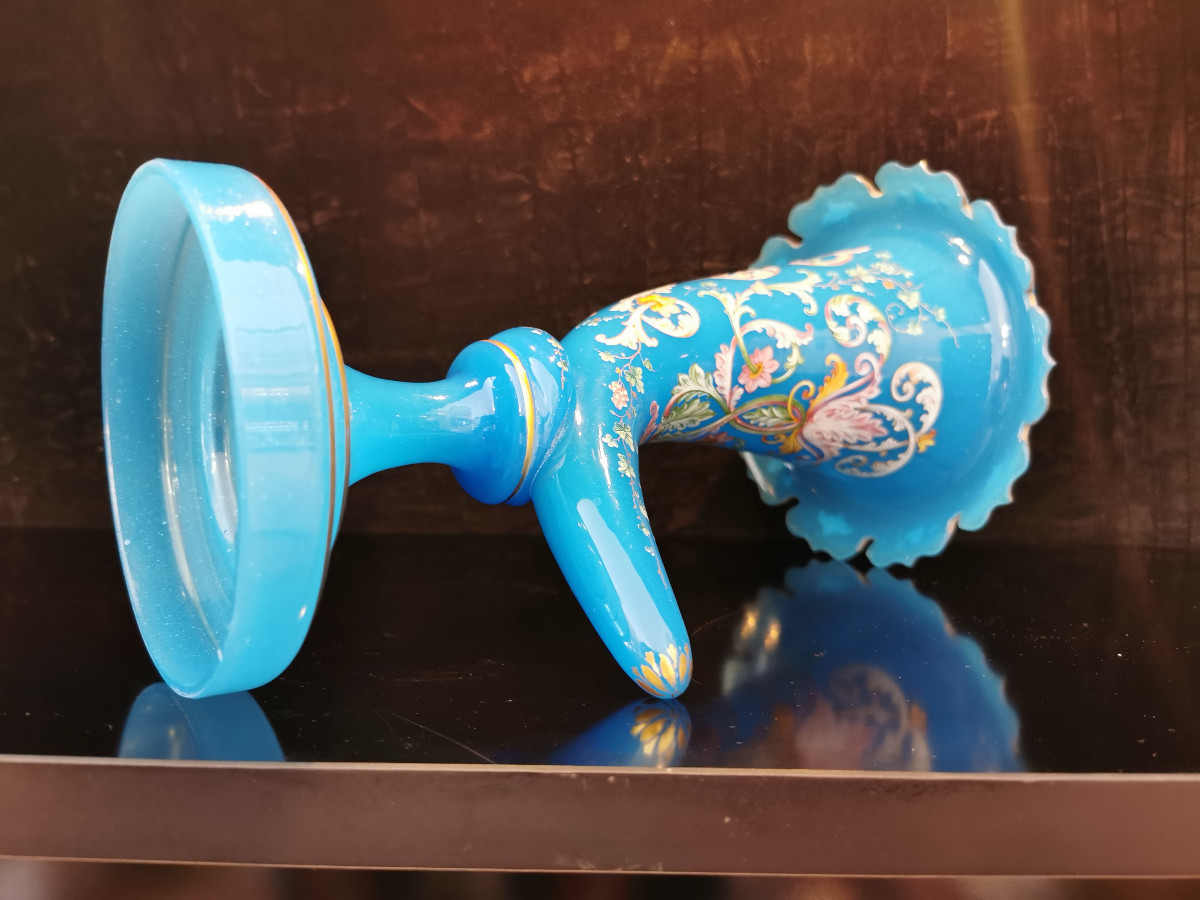 Vase en opaline bleu en forme de corne d’abondance -photo-5