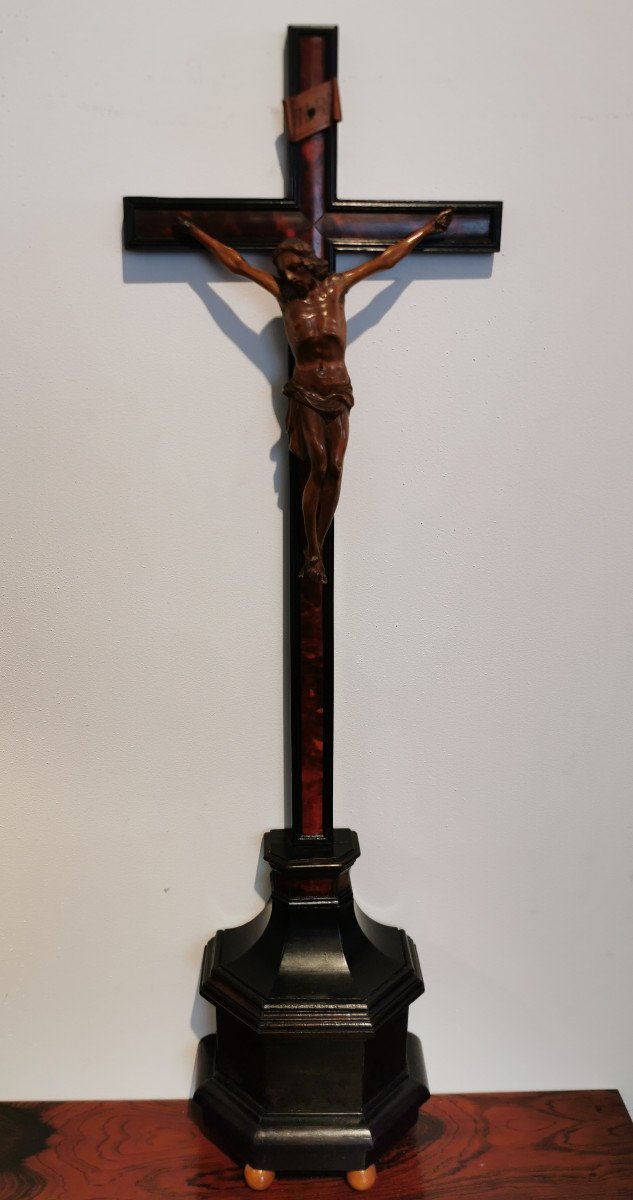 Blackened Wooden Cross With Christ In Boxwood From The 17th Century.-photo-2