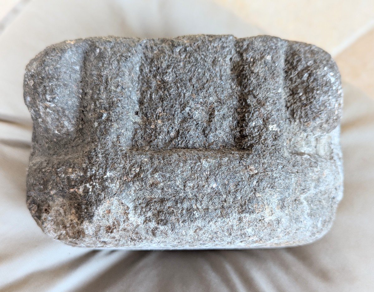 Holy Water Font In Carved And Sculpted Granite. Early Period -photo-2