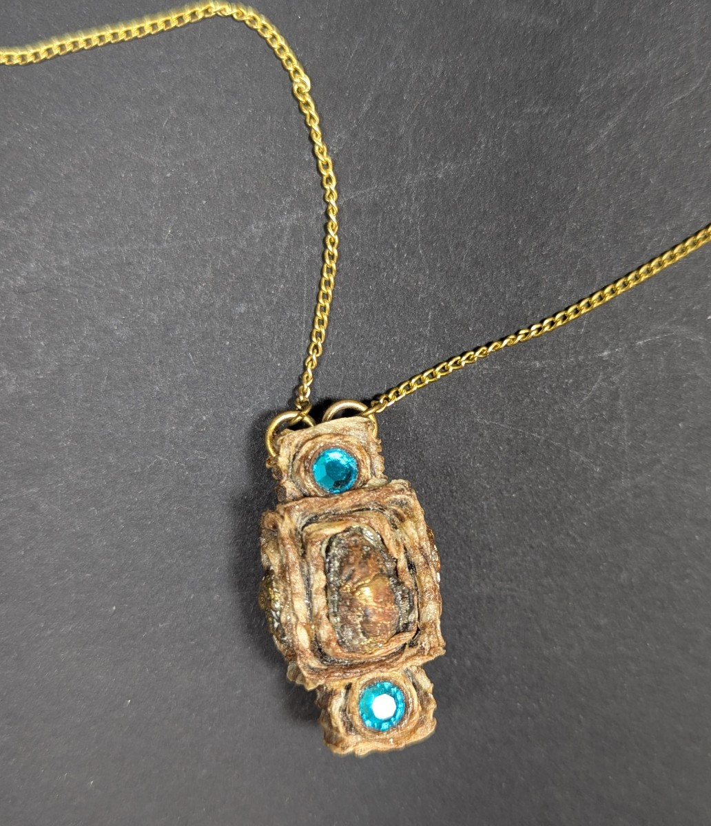 Henry Périchon dit HENRY collier pendentif 
