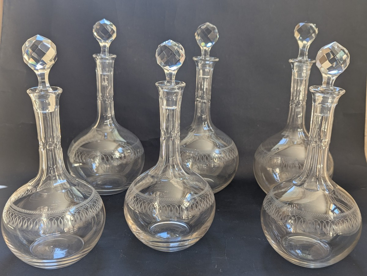 Lot de six carafes à vin