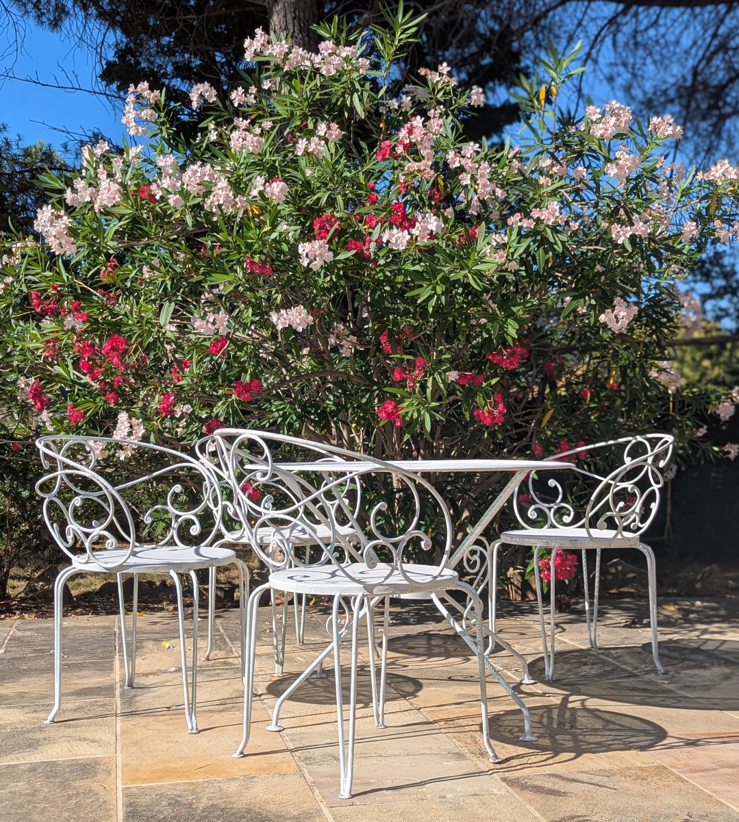 Iron Patio Set: One Table And Four Chairs -photo-2