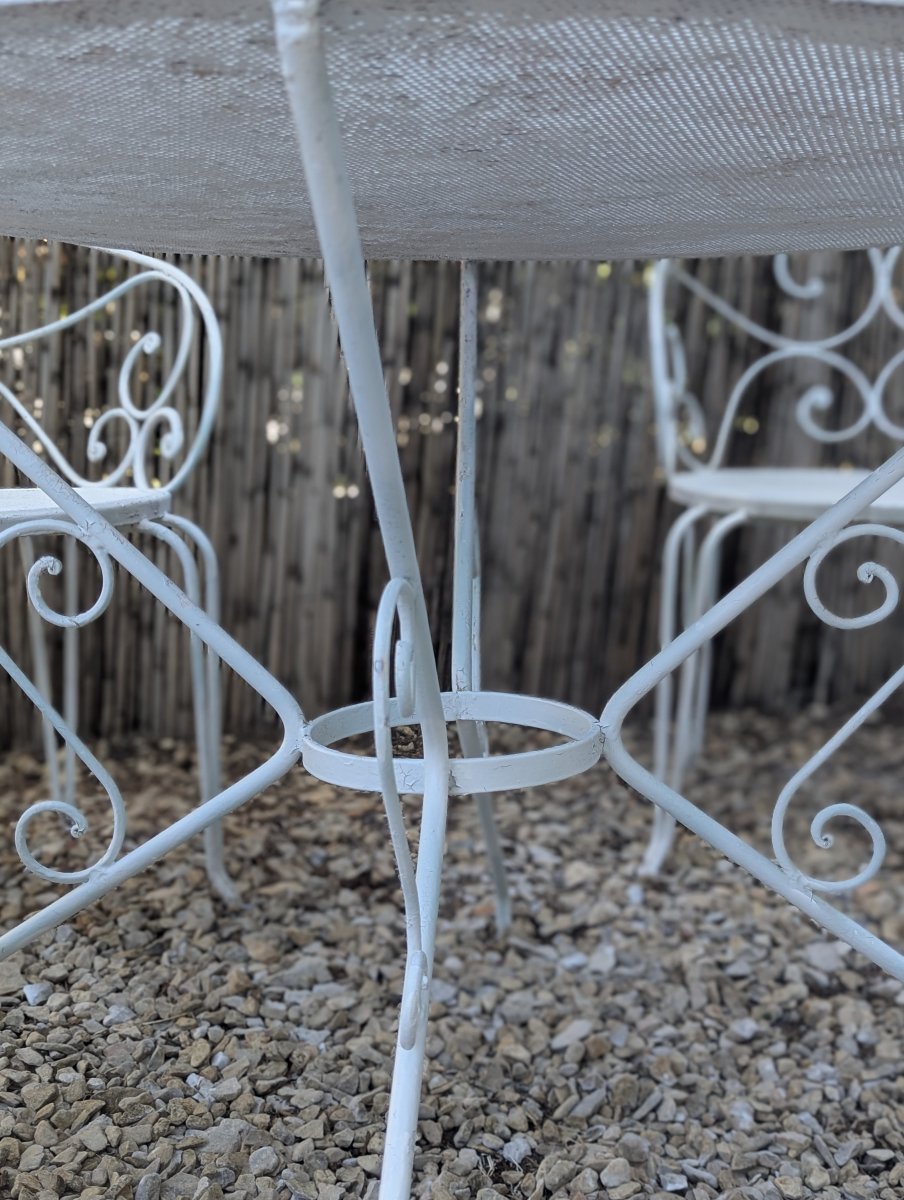 Iron Patio Set: One Table And Four Chairs -photo-1