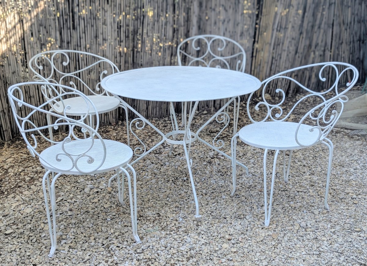 Iron Patio Set: One Table And Four Chairs -photo-2