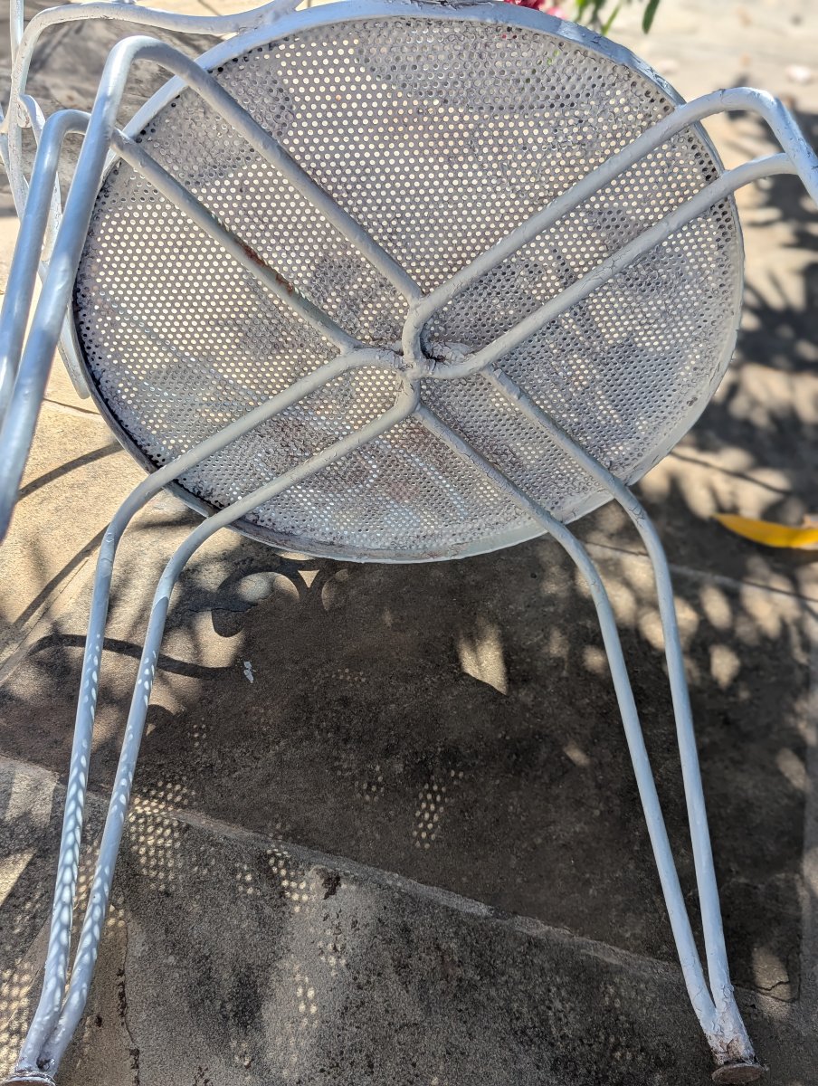 Iron Patio Set: One Table And Four Chairs -photo-8