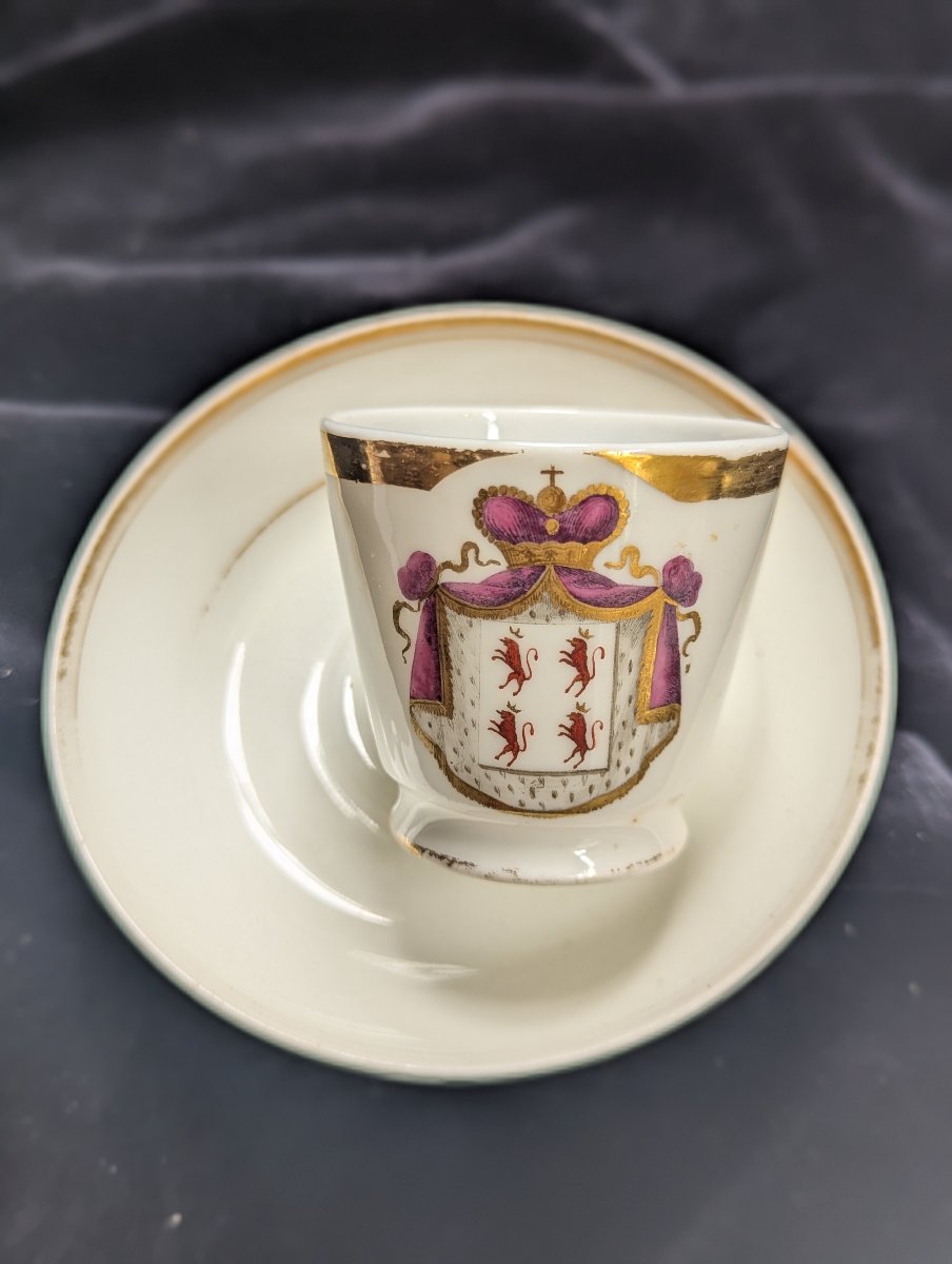 Ensemble en porcelaine avec armoiries Famille Beauvau-Créon. XIXème siècle.-photo-3
