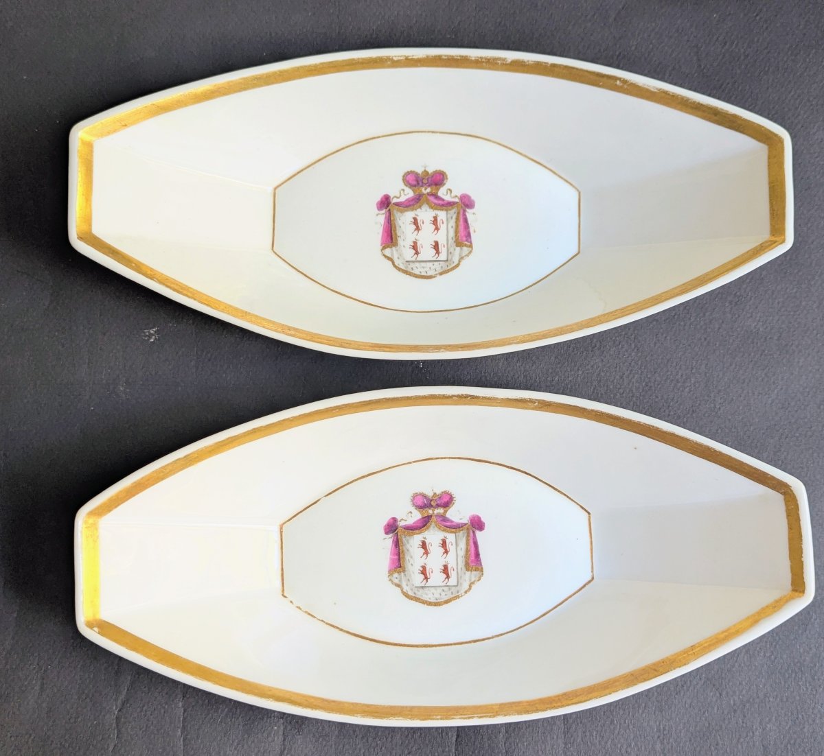Ensemble en porcelaine avec armoiries Famille Beauvau-Créon. XIXème siècle.-photo-6
