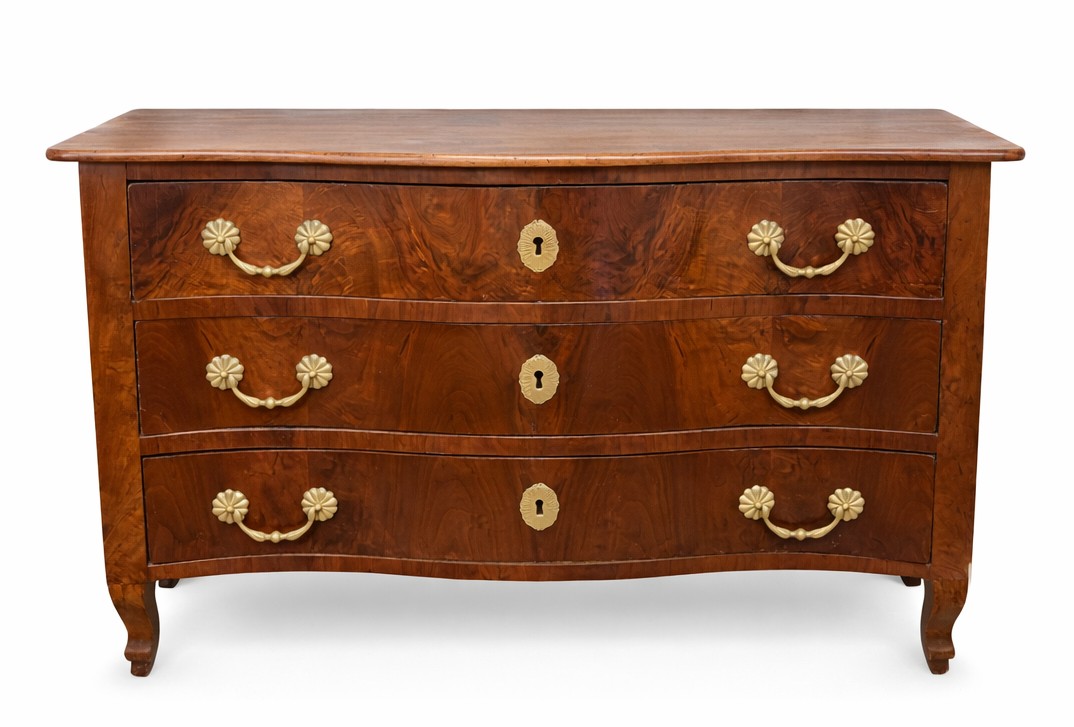 18th Century Walnut Chest Of Drawers
