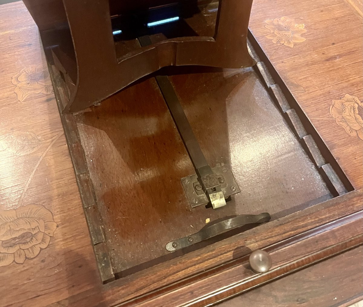 table a système en marqueterie de style-photo-6