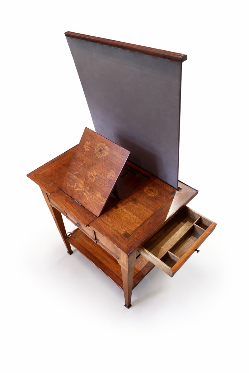 table a système en marqueterie de style