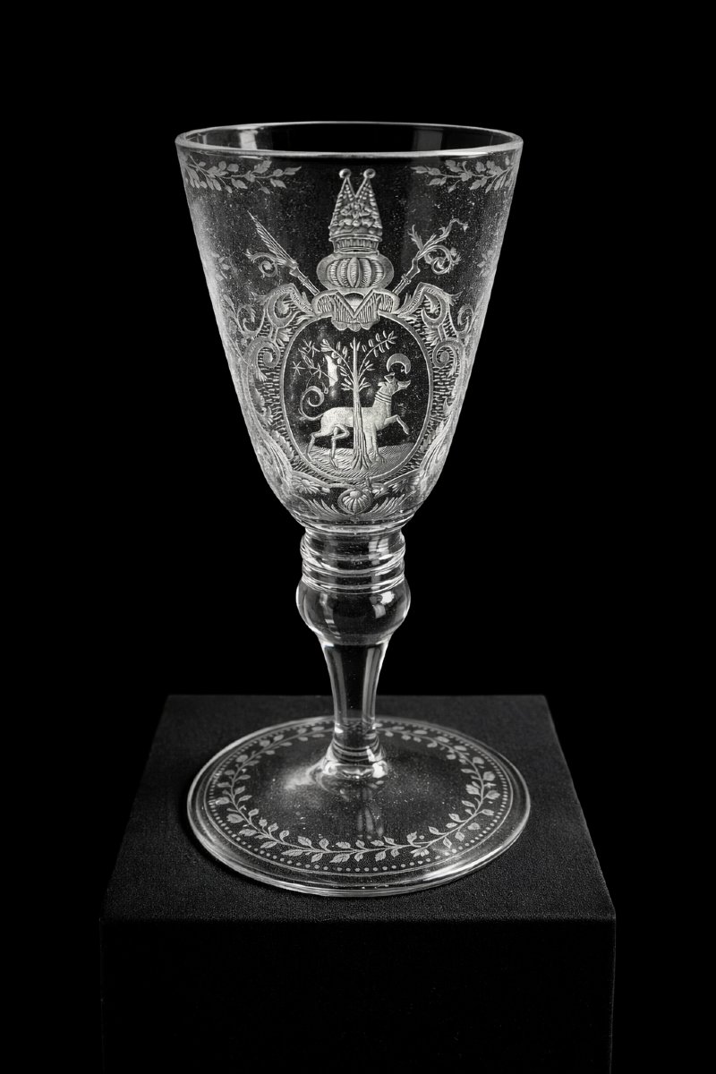 Large Engraved Glass With Coat Of Arms – 1733-photo-4
