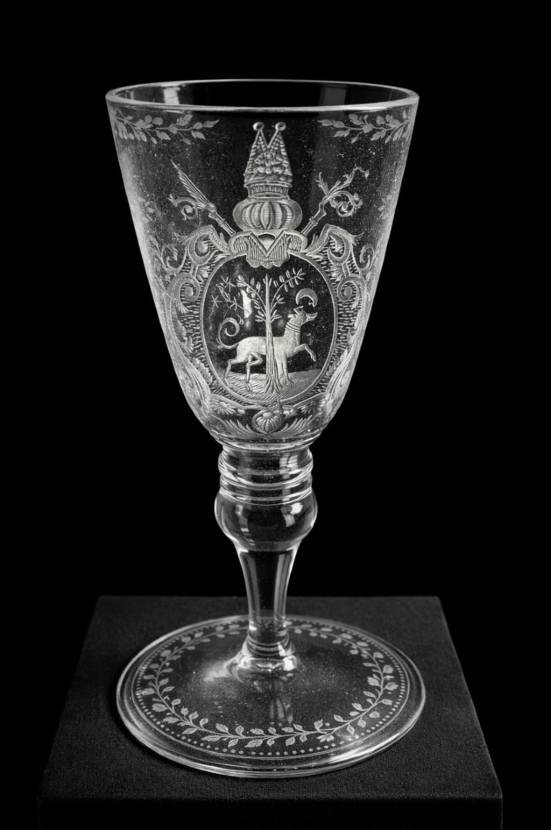Large Engraved Glass With Coat Of Arms – 1733