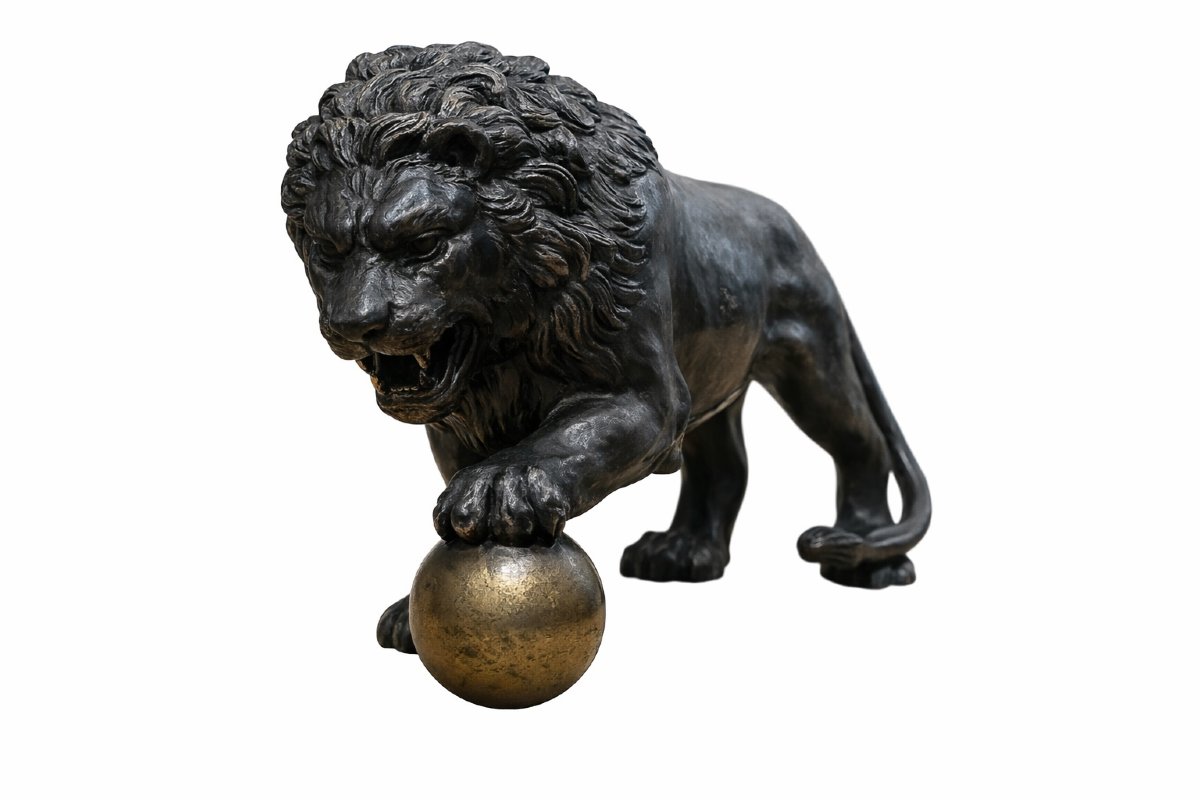 Lion en bronze à la sphère – travail italien, XIXᵉ siècle, probablement antérieur-photo-3