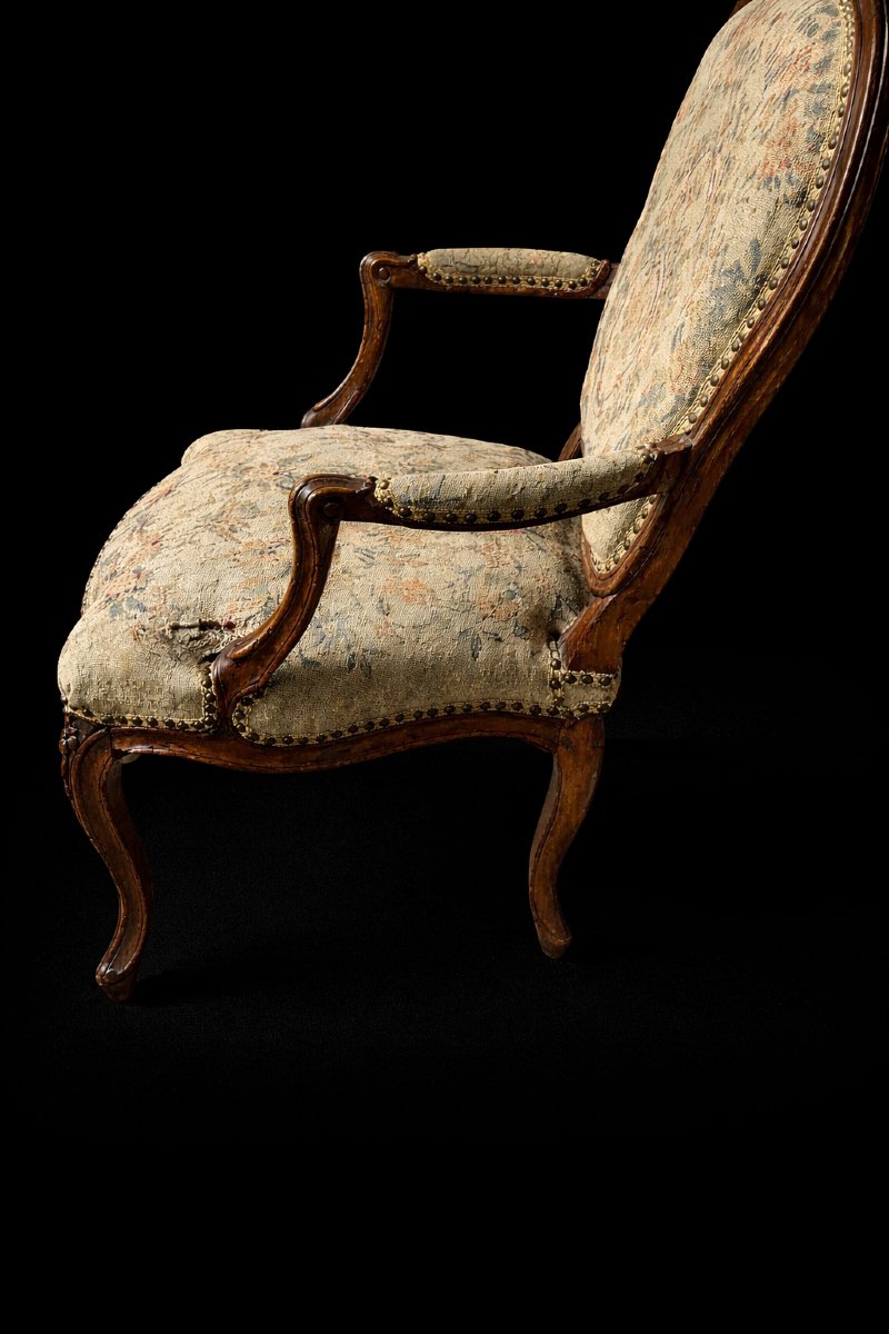 Fauteuil à la Reine d’Époque Louis XV – Travail probablement parisien, XVIIIᵉ siècle-photo-1