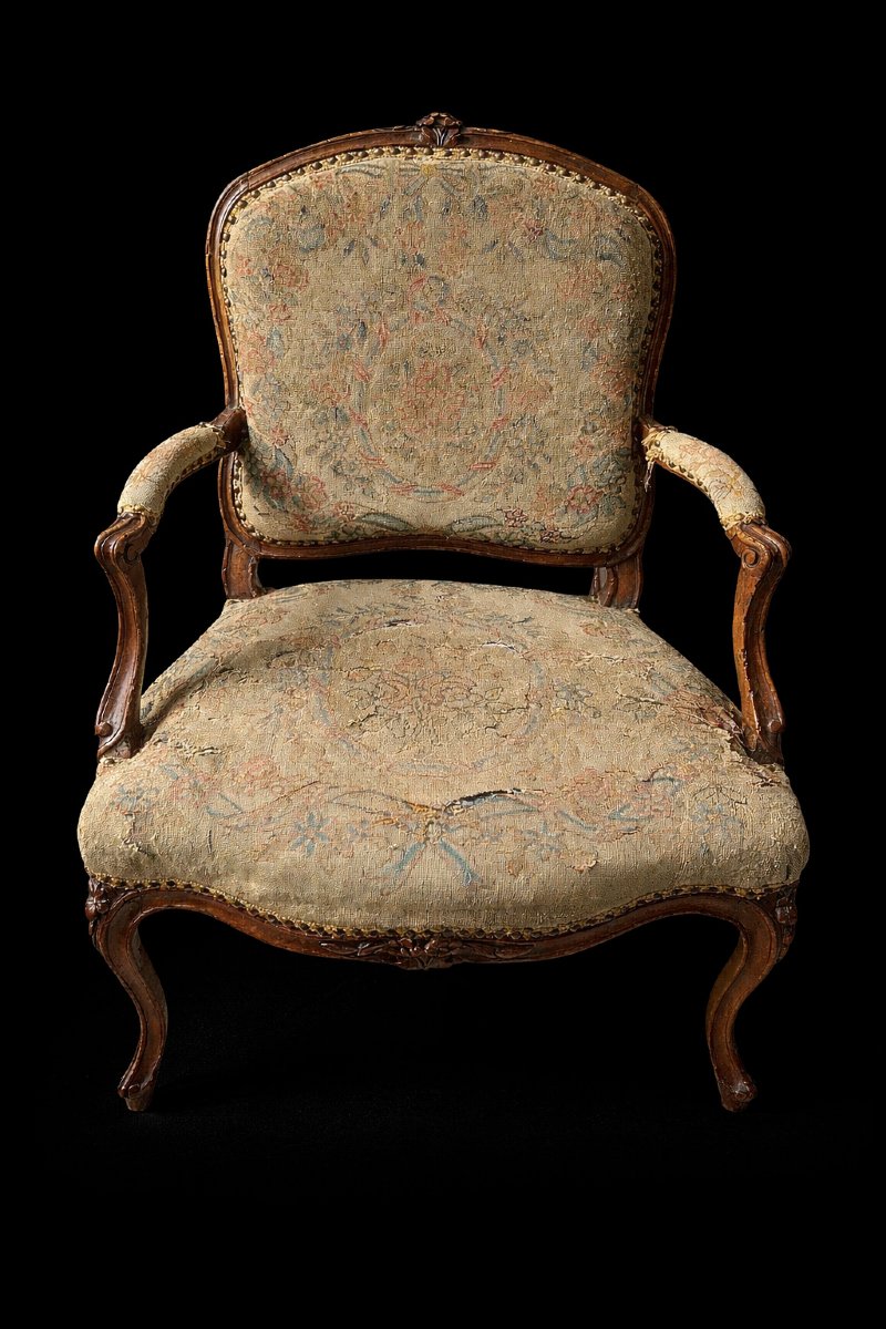 Fauteuil à la Reine d’Époque Louis XV – Travail probablement parisien, XVIIIᵉ siècle-photo-2