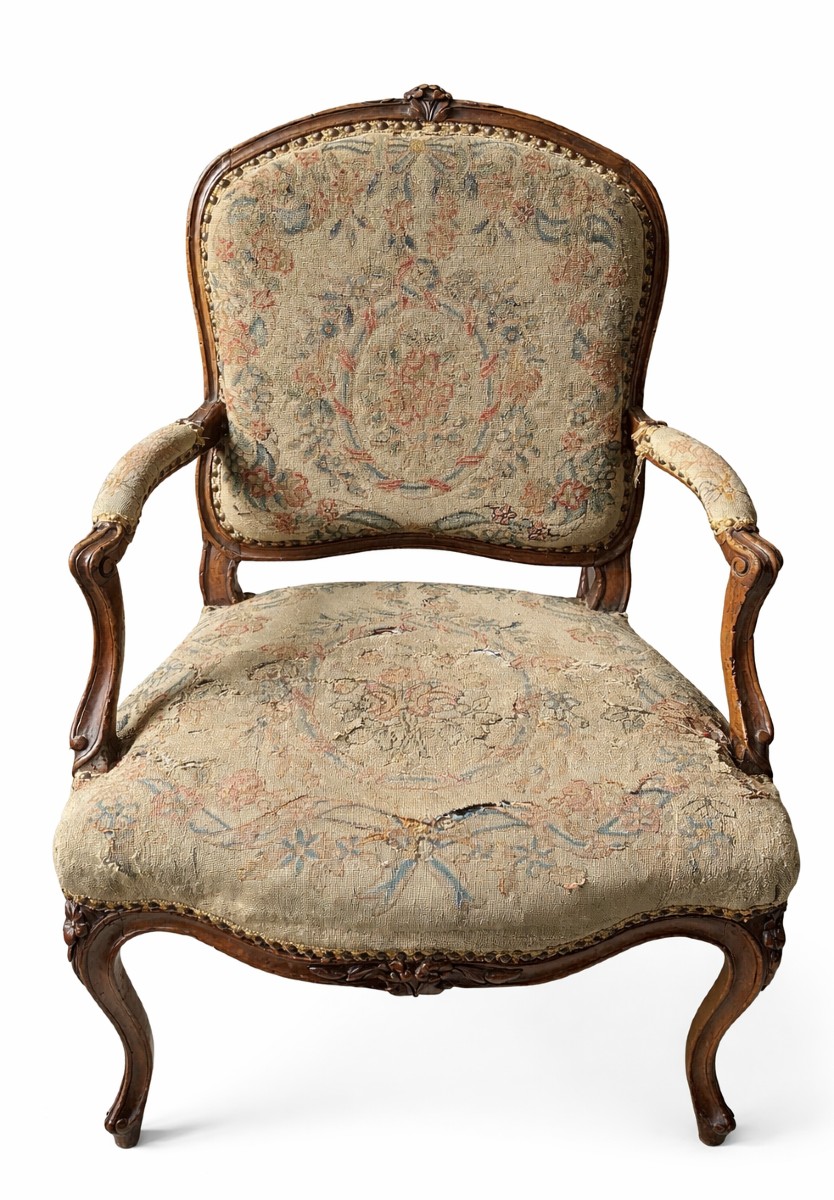 Fauteuil à la Reine d’Époque Louis XV – Travail probablement parisien, XVIIIᵉ siècle