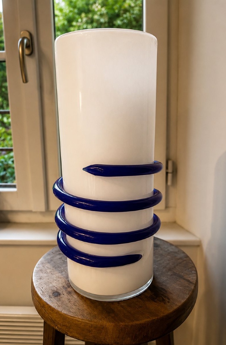 Vase en verre opalin blanc et spirale bleue, probablement Murano, vers 1950-1960-photo-2