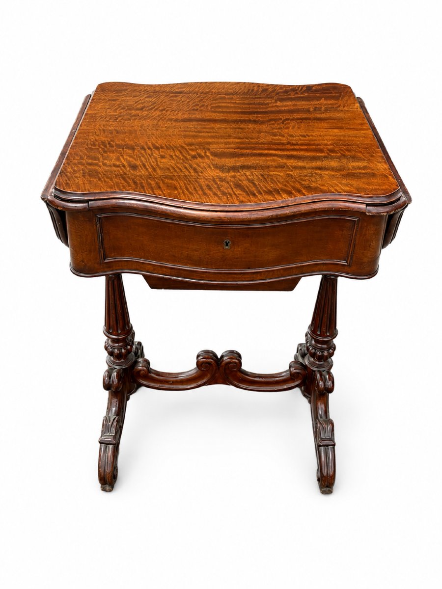 Table à ouvrage d'époque Louis-Philippe en acajou de Cuba  France, vers 1840-photo-2