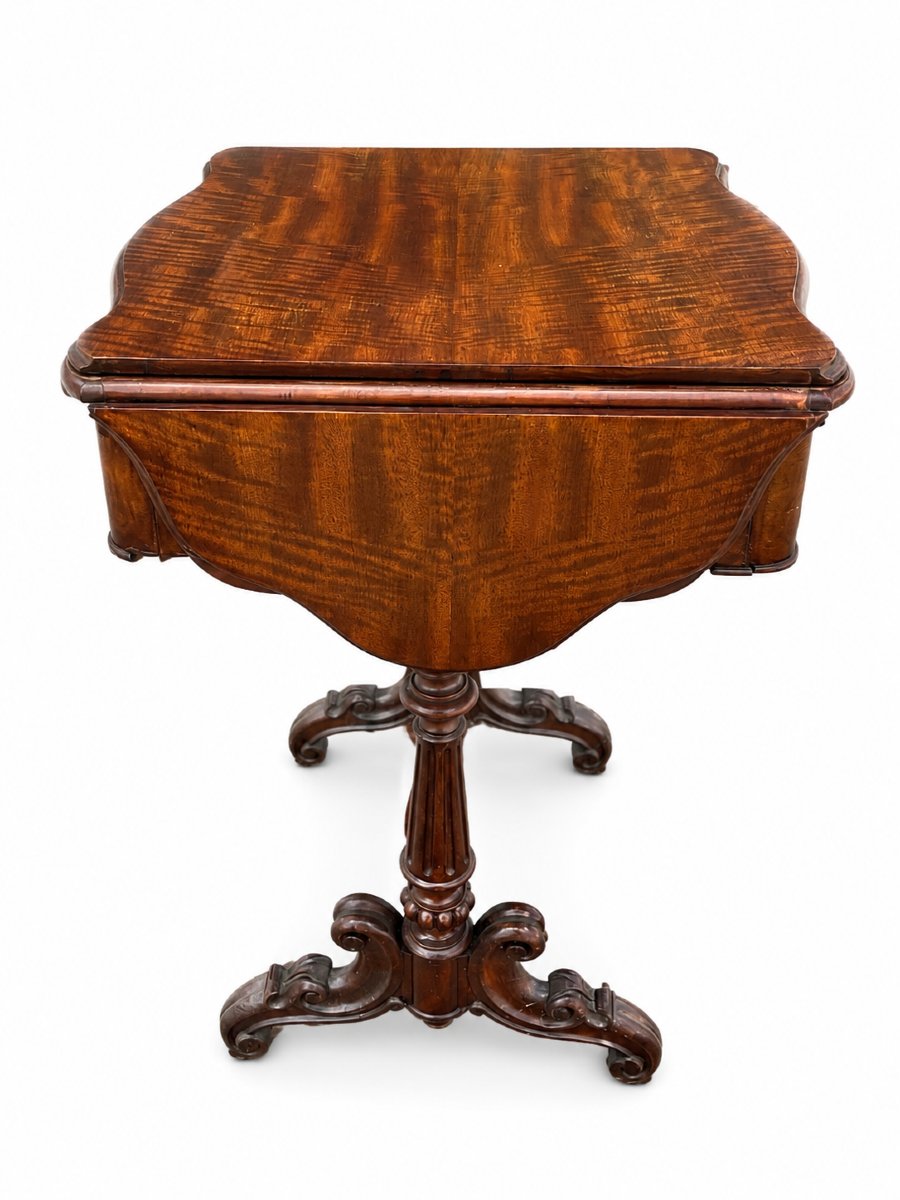 Table à ouvrage d'époque Louis-Philippe en acajou de Cuba  France, vers 1840-photo-3