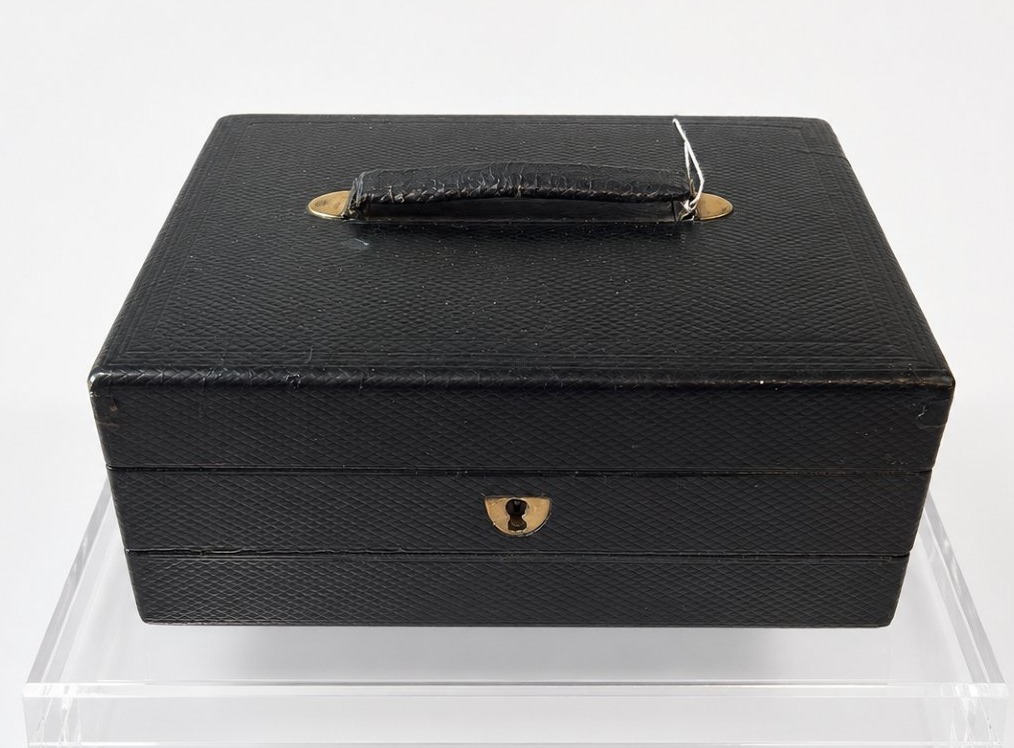 écritoire de voyage en maroquin noir Wells & Lambe, fabricants de la Cour – Londres, vers 1820-