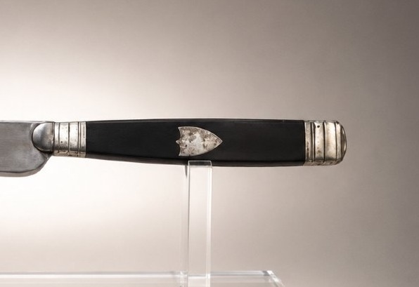 série de douze couteaux de table ou de dessert en ébène et argent — Maison Charles, Paris-photo-1