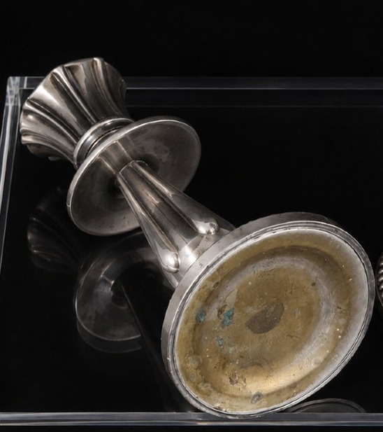 Paire de petits bougeoirs en argent — Espagne, XVIIIe siècle-photo-2