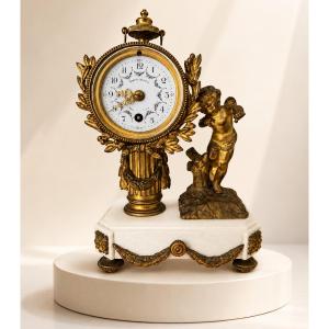 pendulette borne de style Louis XVI Cupidon