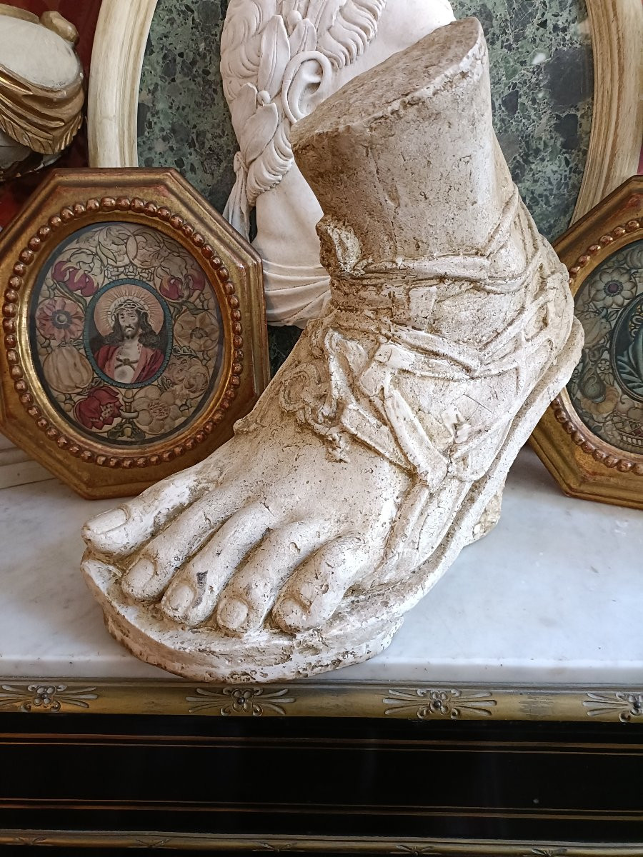 Big Foot In Antique.-photo-4
