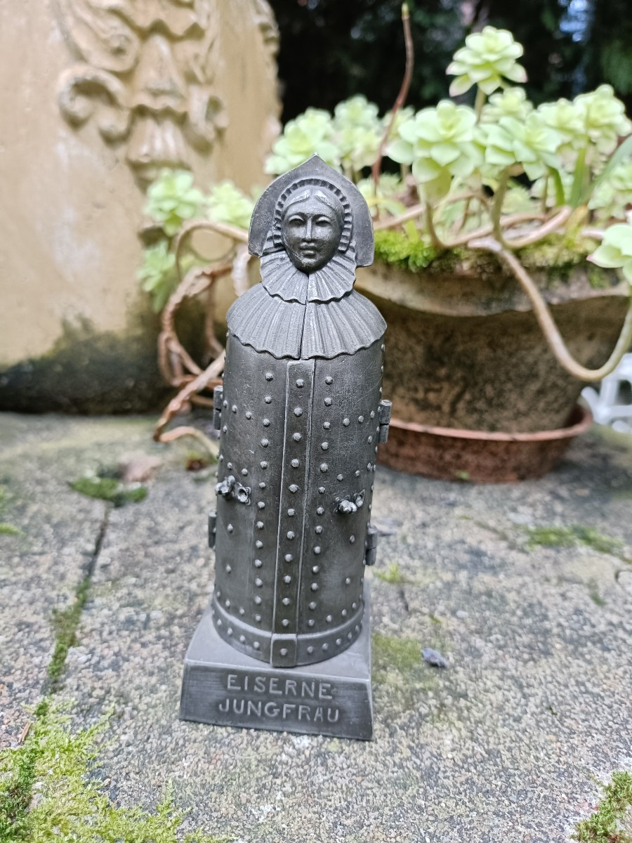 Vierge de Nuremberg. Fin XIX