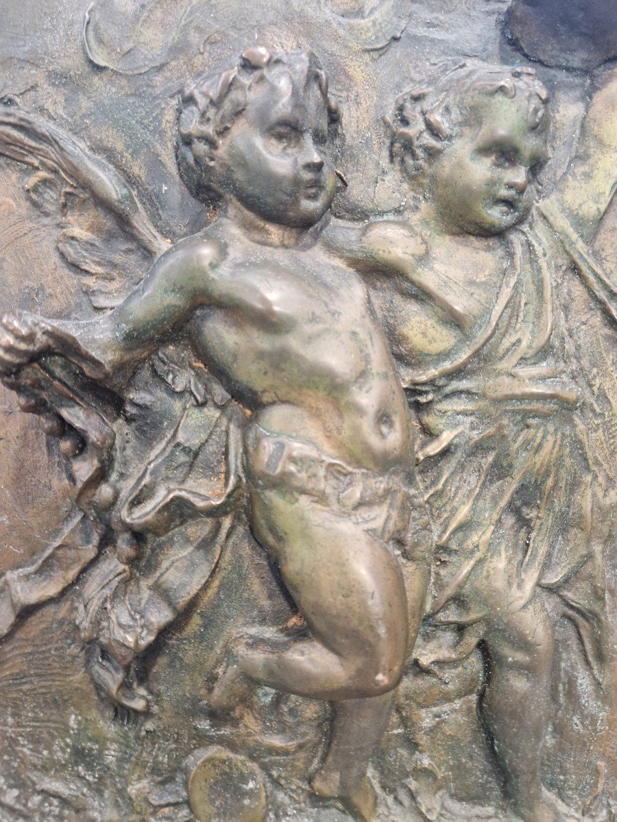 Haut-relief En Bronze Représentant Des Angelots Dansant. Fabriqué à La Fin Du XIXe Siècle-photo-2
